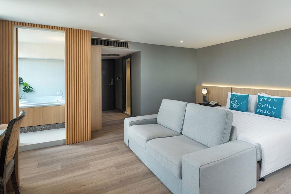 Cross Vibe Bangkok Srinakarin Room Type - Jacuzzi Suite Room