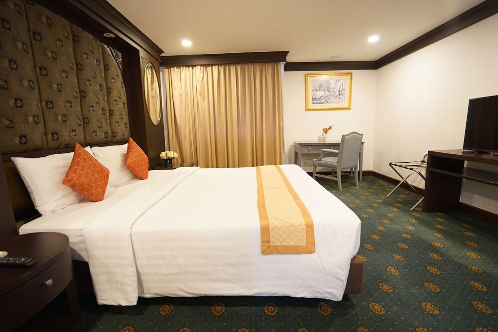 Cross Vibe Bangkok Srinakarin Room Type - Executive Suite