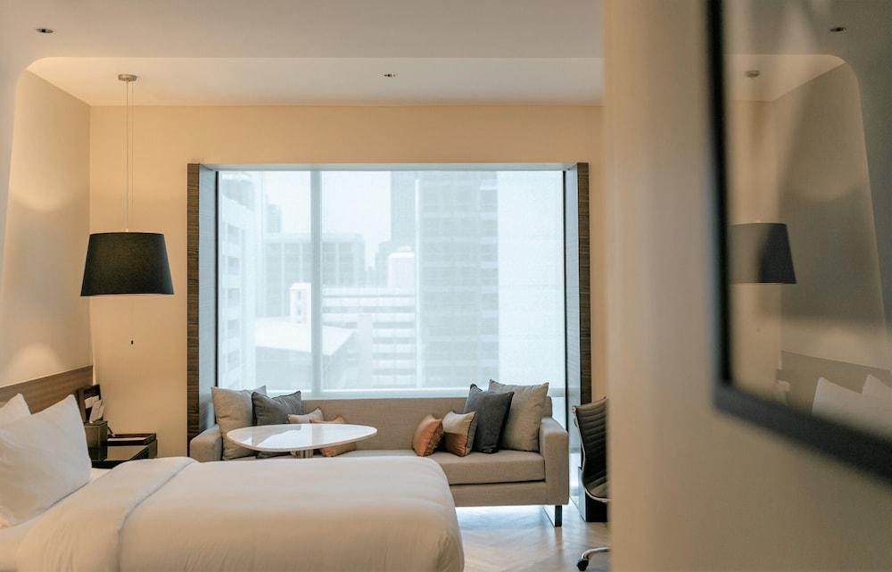 Le Meridien Bangkok - Tap to explore photos