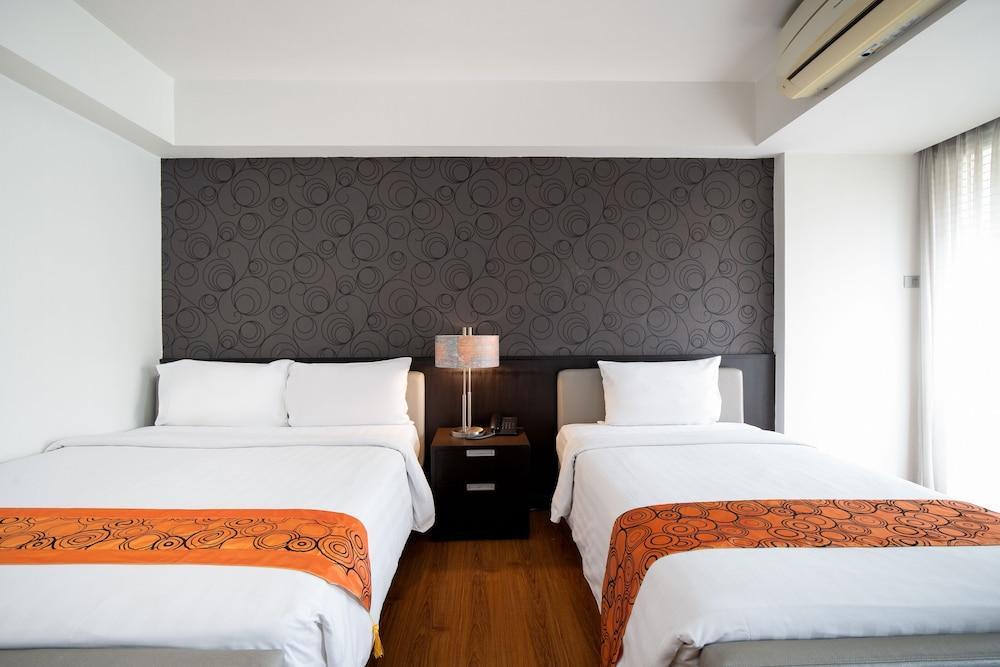 Lily Hotel Bangkok Room Type - Deluxe Twin Room Lily Hotel Bangkok Room Type - Deluxe Twin Room