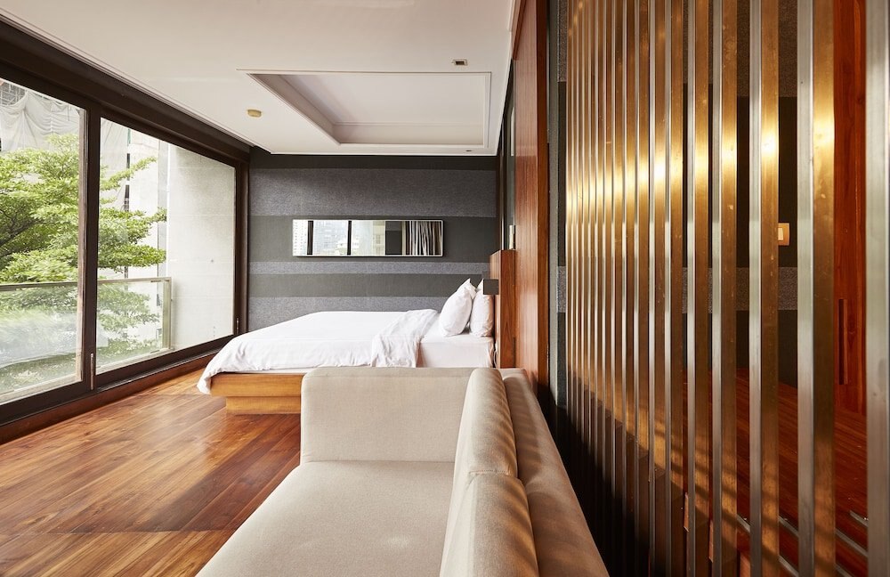 LUXX Langsuan Hotel Room Type - Suite, 1 King Bed, Balcony (Suite)