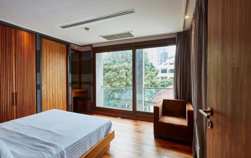 LUXX Langsuan Hotel Room Type - Suite Room (Corner)