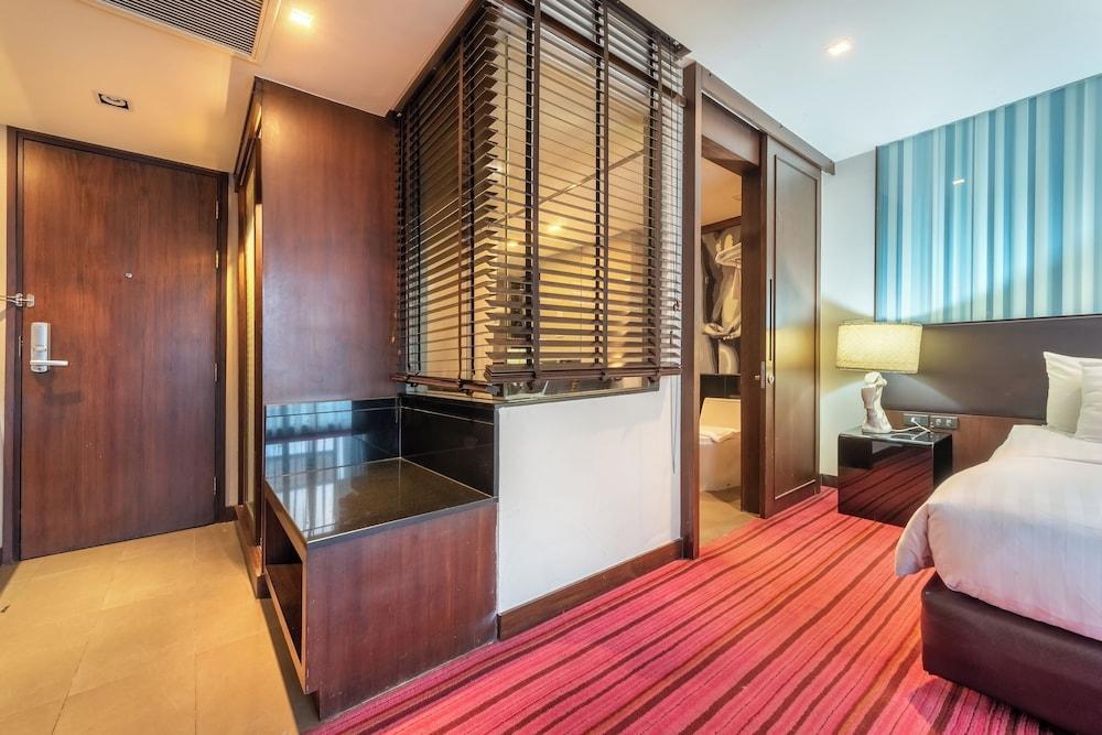M2 de bangkok Room Type - Suite, 1 King Bed, Corner