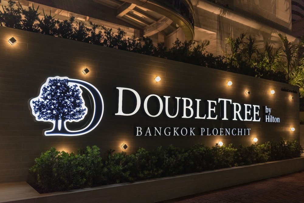DoubleTree by Hilton Bangkok Ploenchit - Tap to explore photos