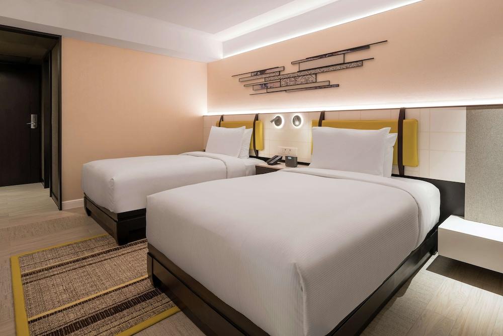 DoubleTree by Hilton Bangkok Ploenchit Room Type - TWIN GUEST ROOM