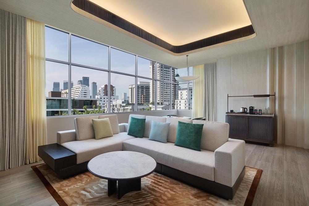 DoubleTree by Hilton Bangkok Ploenchit Room Type - TWO BEDROOM FAMILY SUITE