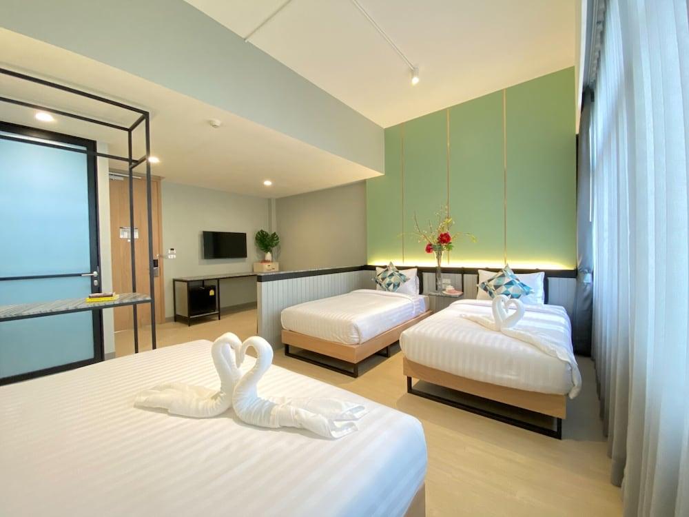 Miami Bangkok Hotel Room Type - Deluxe Quadruple Room
