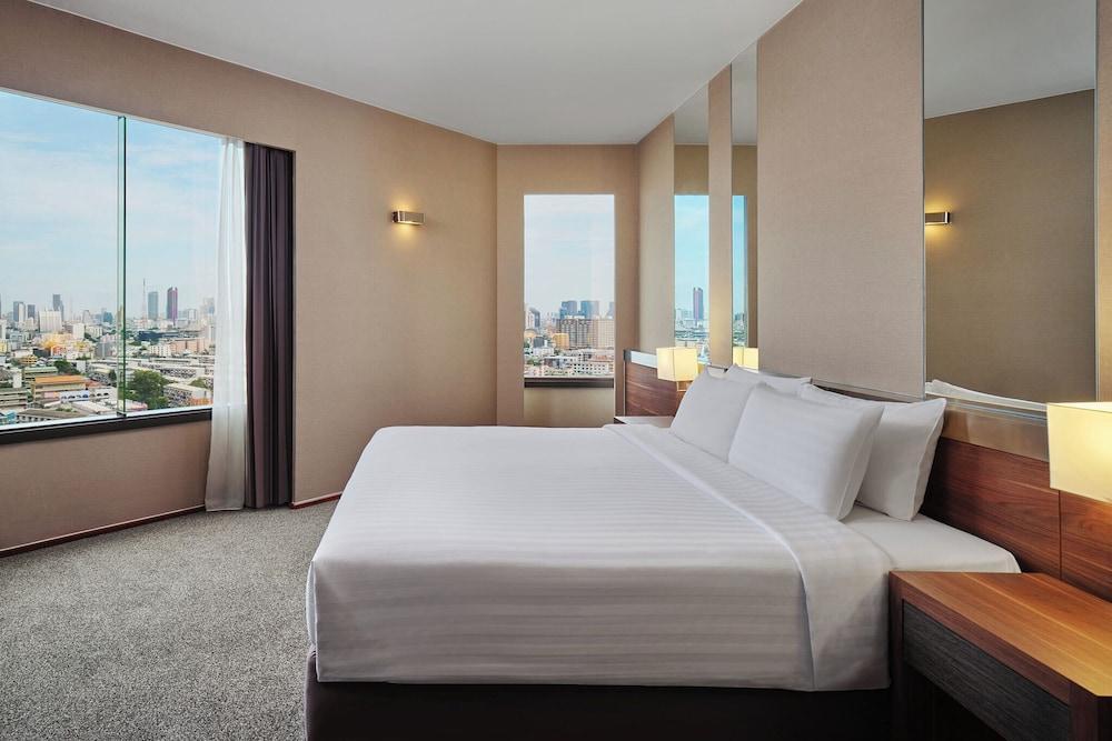 Jubilee Prestige Hotel Ratchadapisek Room Type - Executive Suite, 1 King Bed, Club Lounge Access, City View