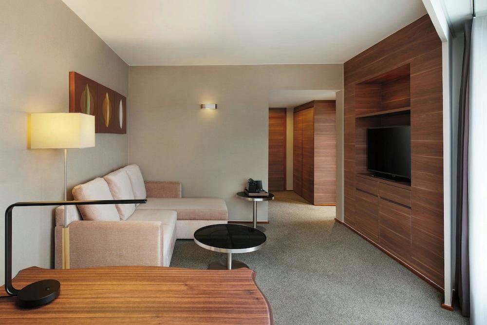 Jubilee Prestige Hotel Ratchadapisek Room Type - Suite, 1 Bedroom, Club Lounge Access, City View (1 King Bed)