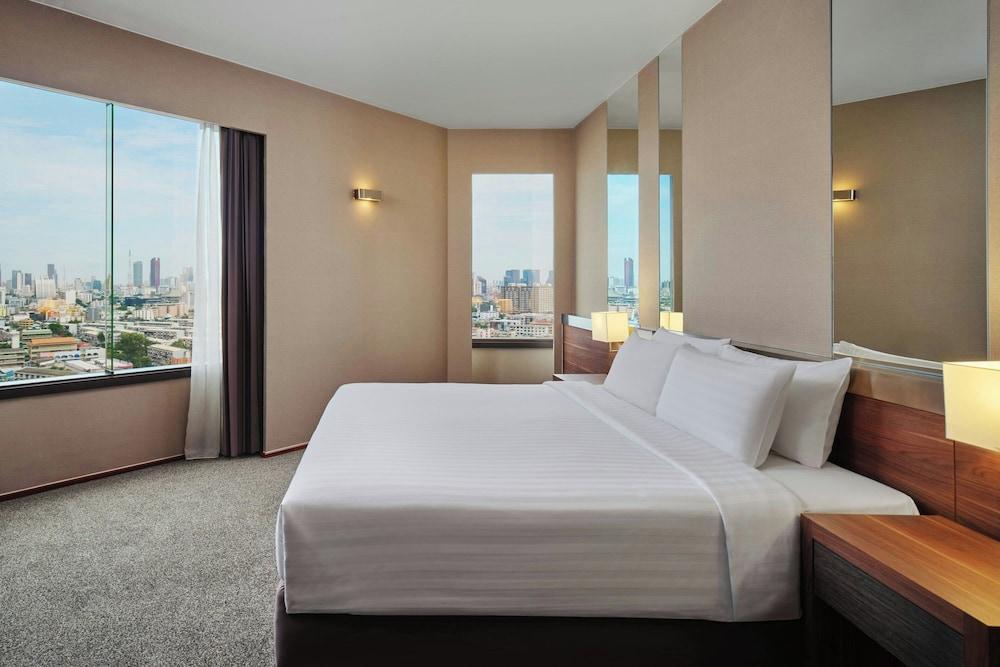 Jubilee Prestige Hotel Ratchadapisek Room Type - Executive Suite, 1 King Bed, Club Lounge Access, City View