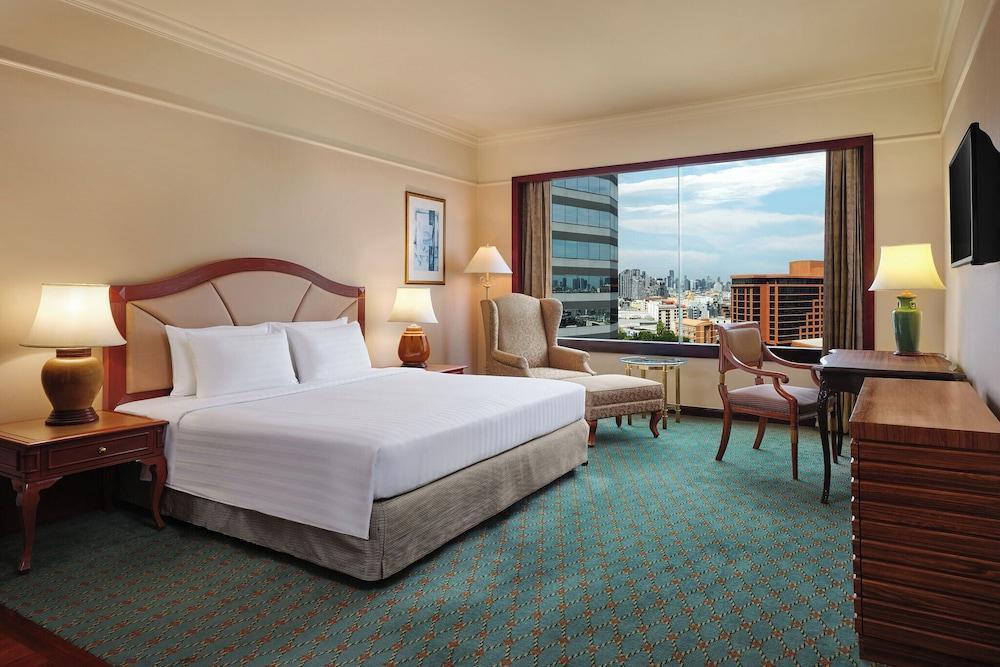 Jubilee Prestige Hotel Ratchadapisek Room Type - Suite, 1 King Bed, Club Lounge Access, City View (Crest)