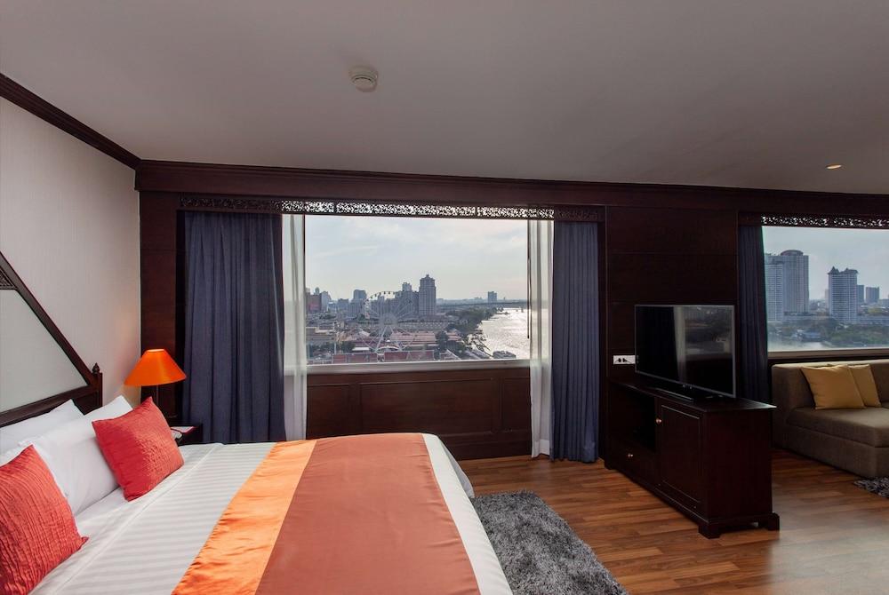 Ramada Plaza by Wyndham Bangkok Menam Riverside Room Type - Suite, 1 King Bed, Terrace