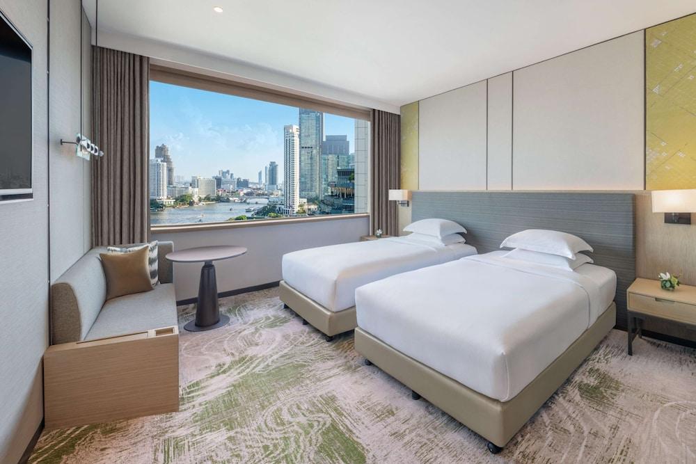 Millennium Hilton Bangkok - Tap to explore photos