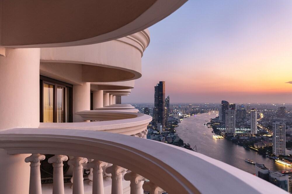 lebua at State Tower Room Type - Tower Club Suite River View with Lounge