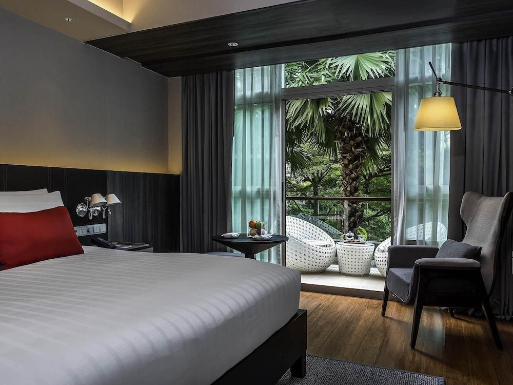 Pullman Bangkok King Power Hotel Room Type - Premium Deluxe Room, 1 King Bed, Balcony
