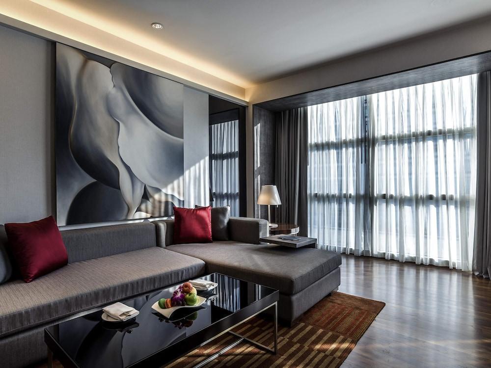 Pullman Bangkok King Power Hotel Room Type - Executive Suite Lounge Access 1 King Bed High Floor