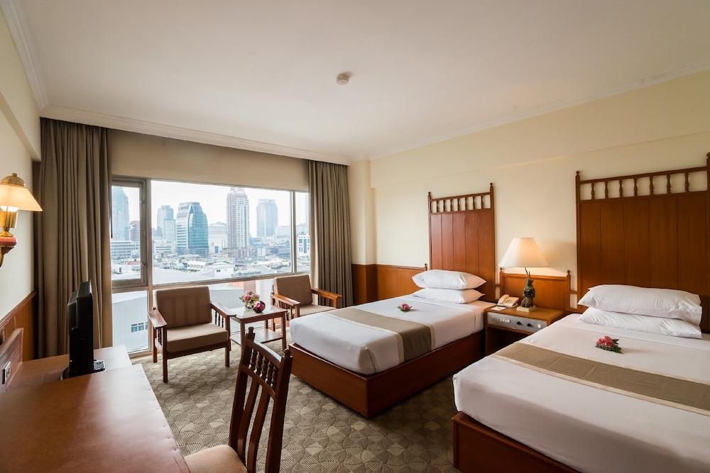 Bangkok Palace Hotel Room Type - Deluxe Double Room with Bathtub Bangkok Palace Hotel Room Type - Deluxe Double Room with Bathtub