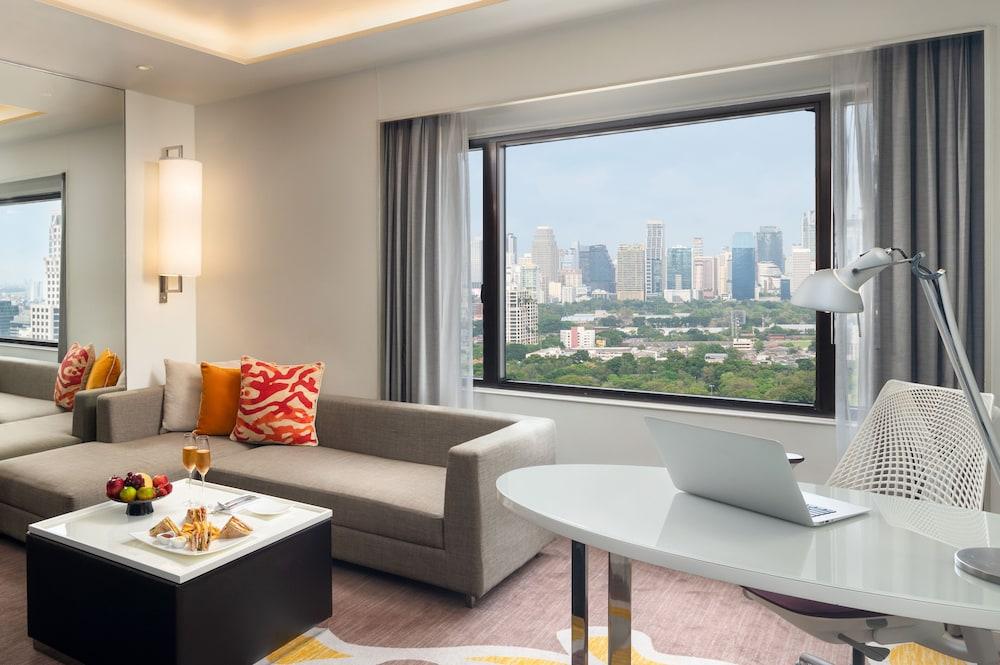 Crowne Plaza Bangkok Lumpini Park - Tap to explore photos