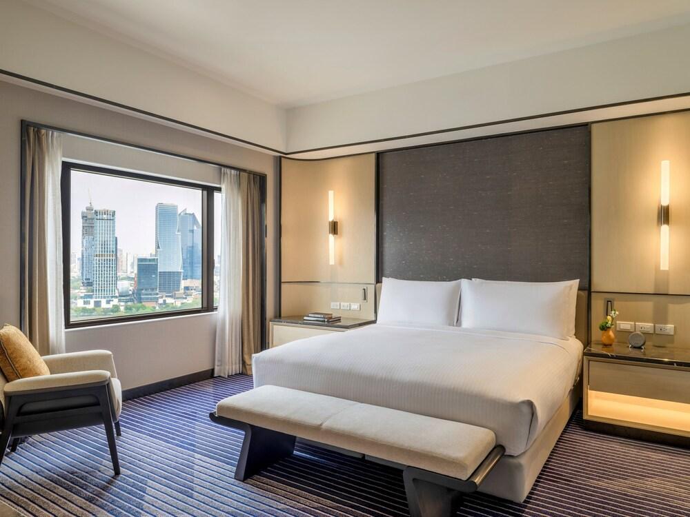 Crowne Plaza Bangkok Lumpini Park Room Type - 1 Bedroom Suite