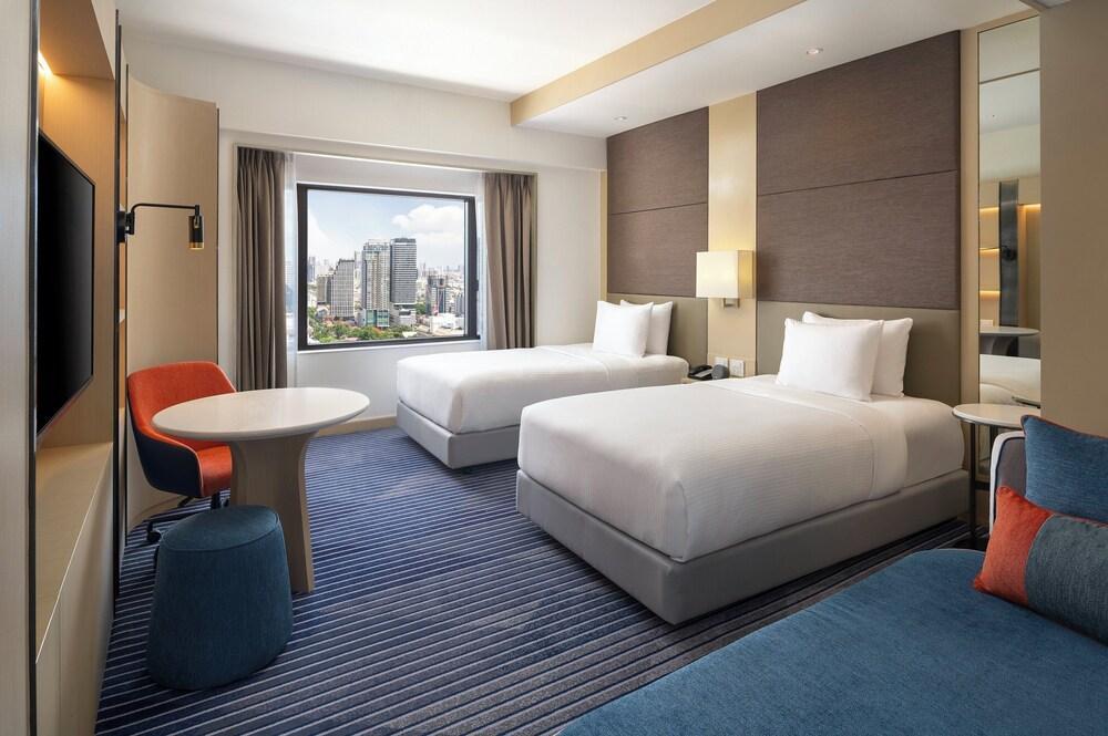 Crowne Plaza Bangkok Lumpini Park Room Type - Standard Room, 2 Twin Beds, Smoking