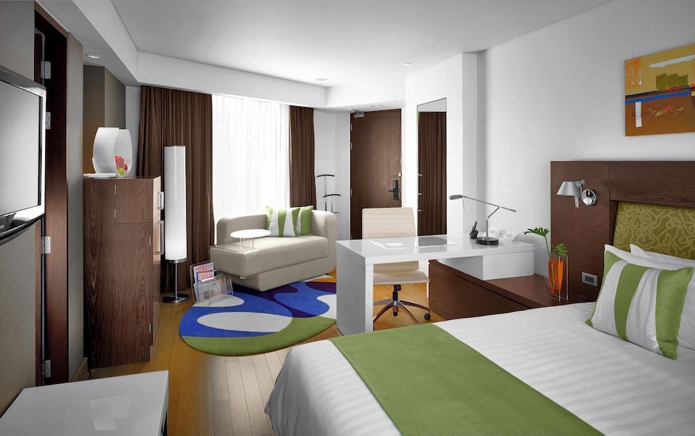 NH Bangkok Asoke Room Type - Deluxe Corner Room