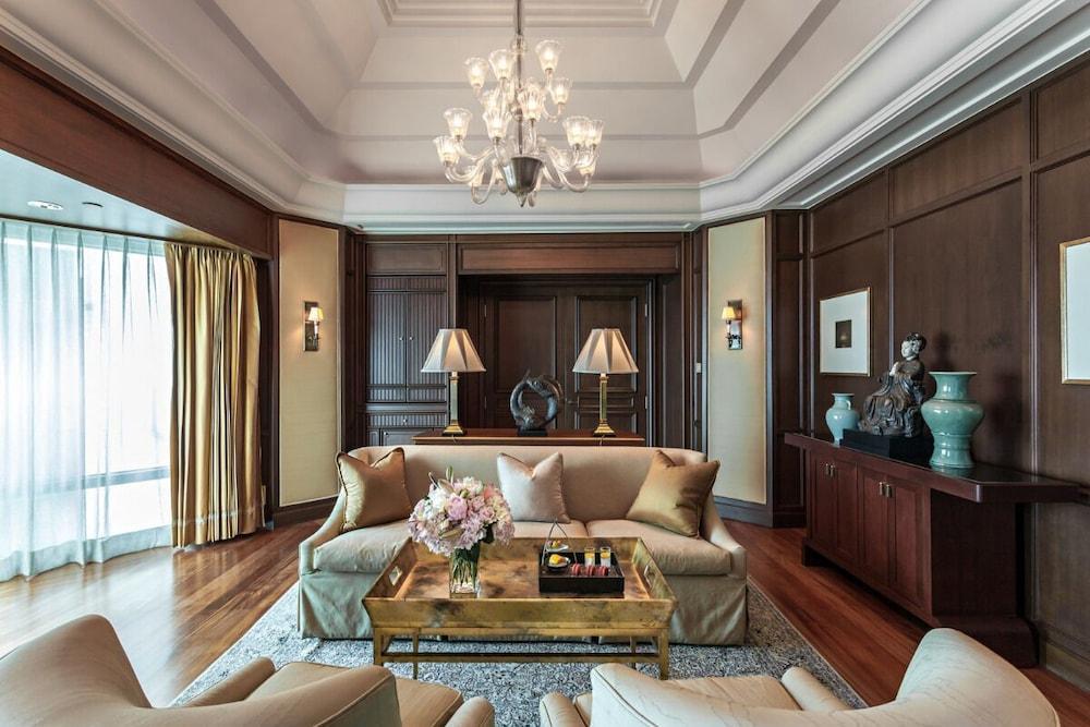 The Peninsula Bangkok - Tap to explore photos