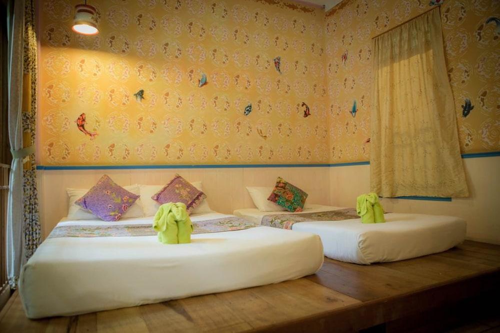 Phranakorn Nornlen Hotel Room Type - Family Room Phranakorn Nornlen Hotel Room Type - Family Room