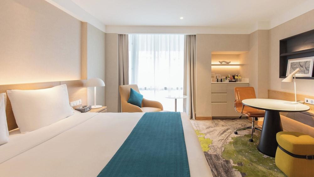 Holiday Inn Bangkok Room Type - Premium Room, 1 King bed, Club lounge access