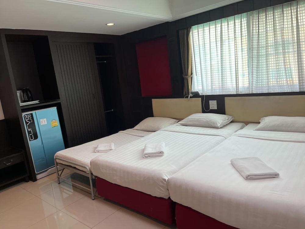 Gusto Pratunam Hotel Room Type - Deluxe Twin (DLT )