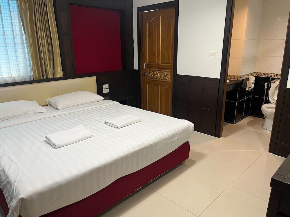 Gusto Pratunam Hotel Room Type - Superior Double Corner (SDC) Gusto Pratunam Hotel Room Type - Superior Double Corner (SDC)