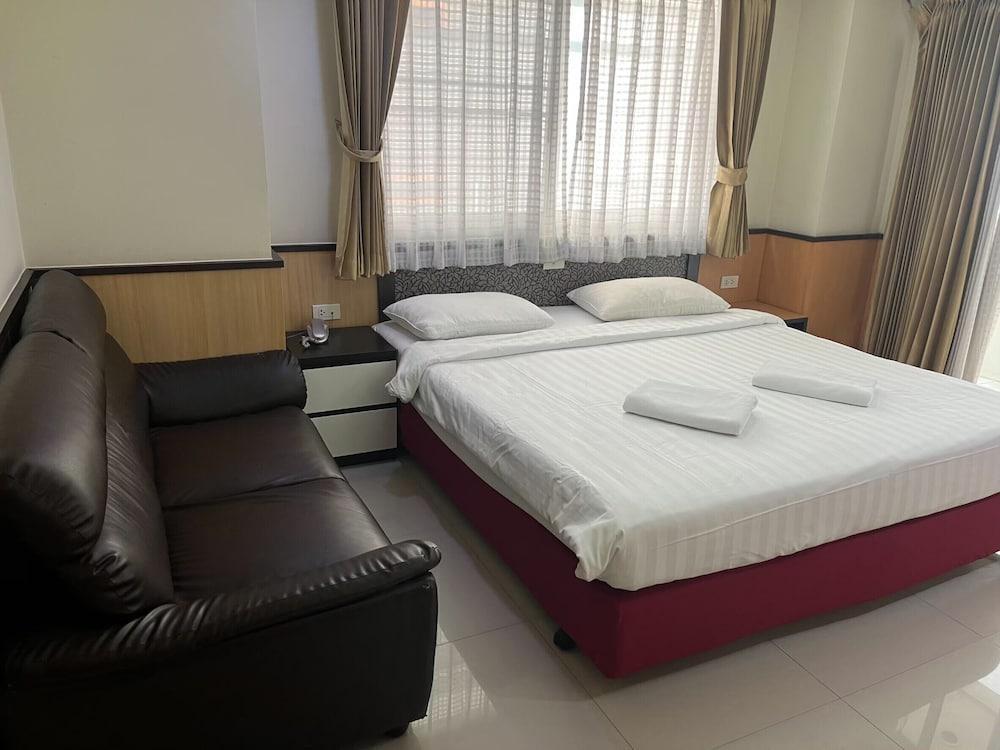 Gusto Pratunam Hotel Room Type - Grand Deluxe Double ( GDD ) Gusto Pratunam Hotel Room Type - Grand Deluxe Double ( GDD )