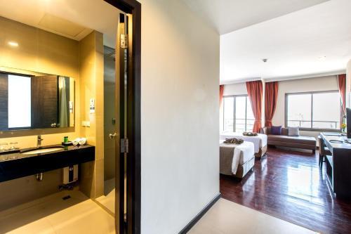 Mida Hotel Don Mueang Airport Room Type - Superior Double or Twin Room Mida Hotel Don Mueang Airport Room Type - Superior Double or Twin Room