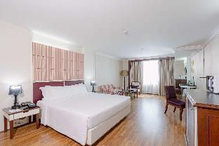 Golden Tulip Sovereign Hotel Bangkok - Tap to explore photos