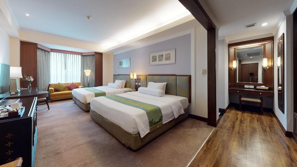 Rama Gardens Hotel Bangkok Room Type - Executive Deluxe Room, Bathtub