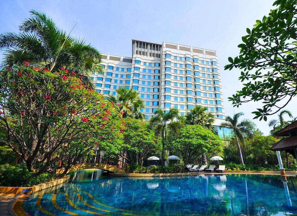 Rama Gardens Hotel Bangkok - Tap to explore photos