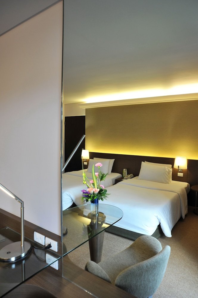 Rama Gardens Hotel Bangkok - Tap to explore photos