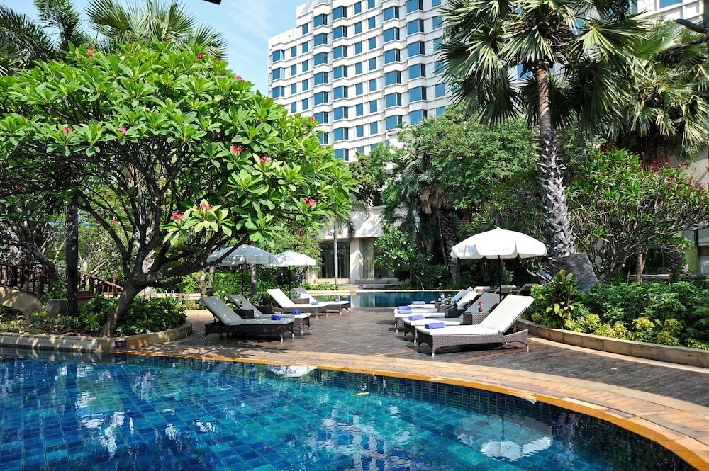 Rama Gardens Hotel Bangkok - Tap to explore photos