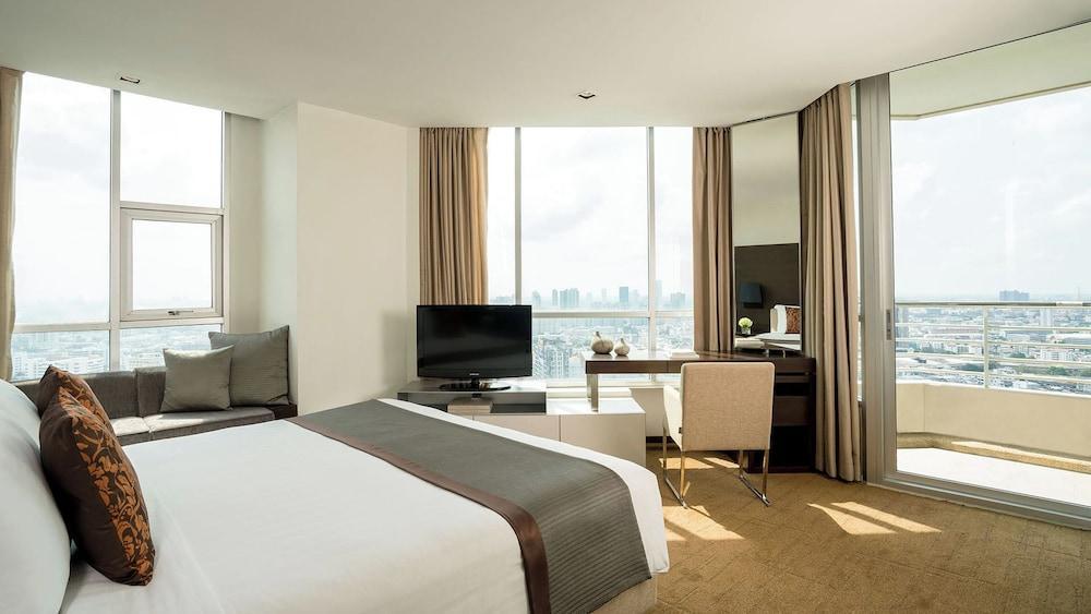 JC Kevin Sathorn Bangkok Hotel Room Type - Skyline Two Bedroom Suite (with 1 king, 2 single bed) JC Kevin Sathorn Bangkok Hotel Room Type - Skyline Two Bedroom Suite (with 1 king, 2 single bed)