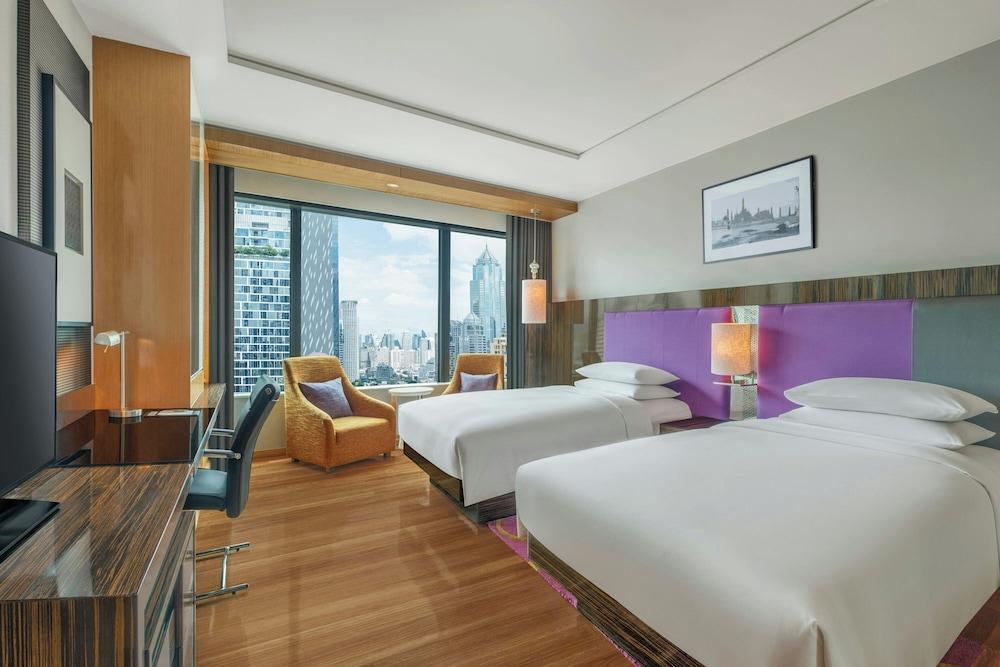 Renaissance Bangkok Ratchaprasong Hotel Room Type - Executive Room, 2 Double Beds, Smoking