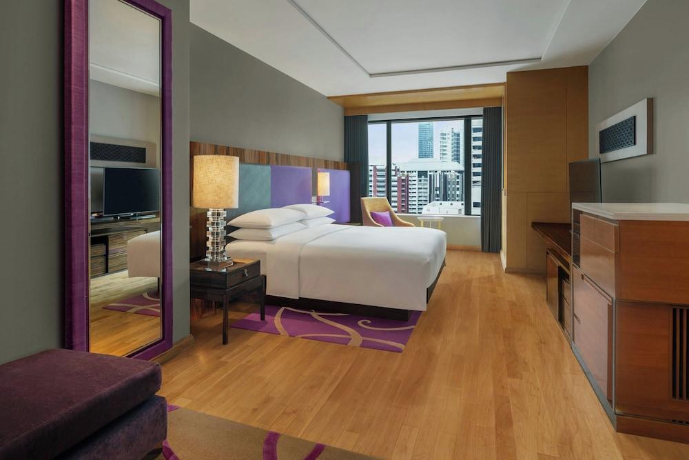Renaissance Bangkok Ratchaprasong Hotel Room Type - Club Suite, 3 Bedrooms