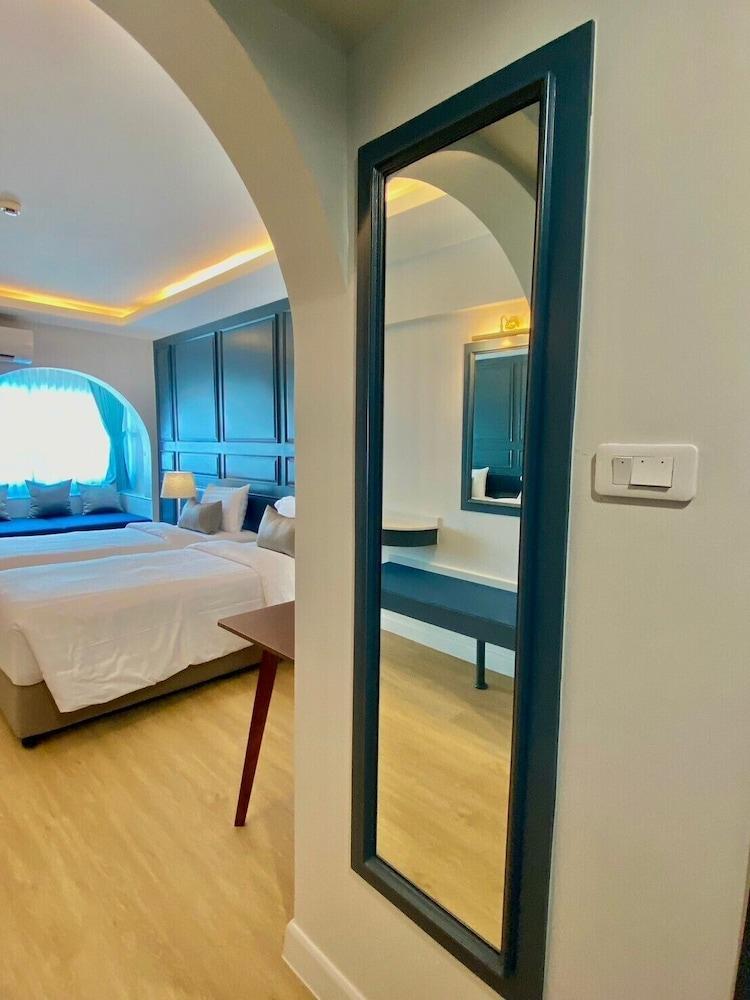 Regent Ramkhamhaeng Hotel Room Type - Deluxe Twin