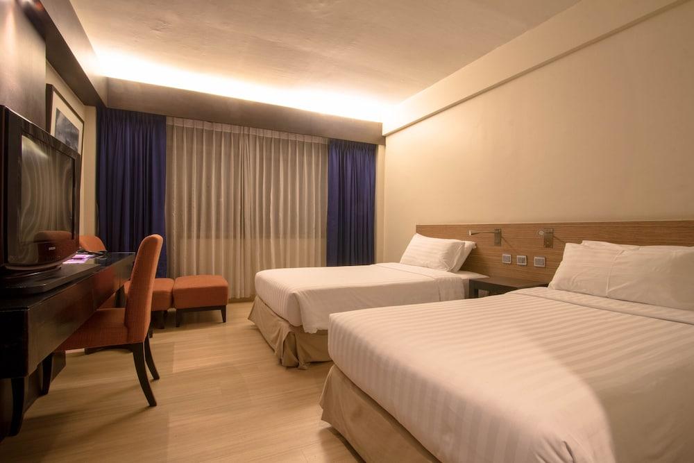 The Residence Rajtaevee Hotel Room Type - Deluxe Twin Room