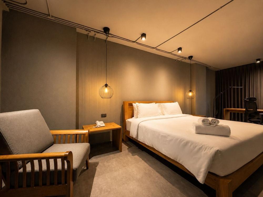 Centric Place Hotel Room Type - Deluxe Double