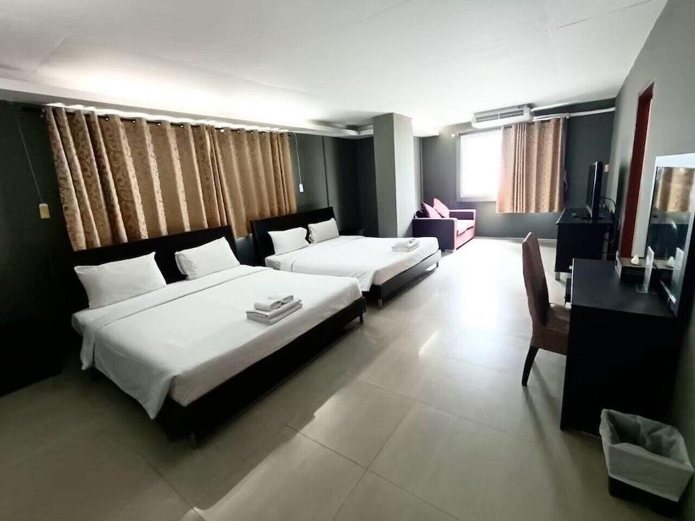 Centric Place Hotel Room Type - Family Room