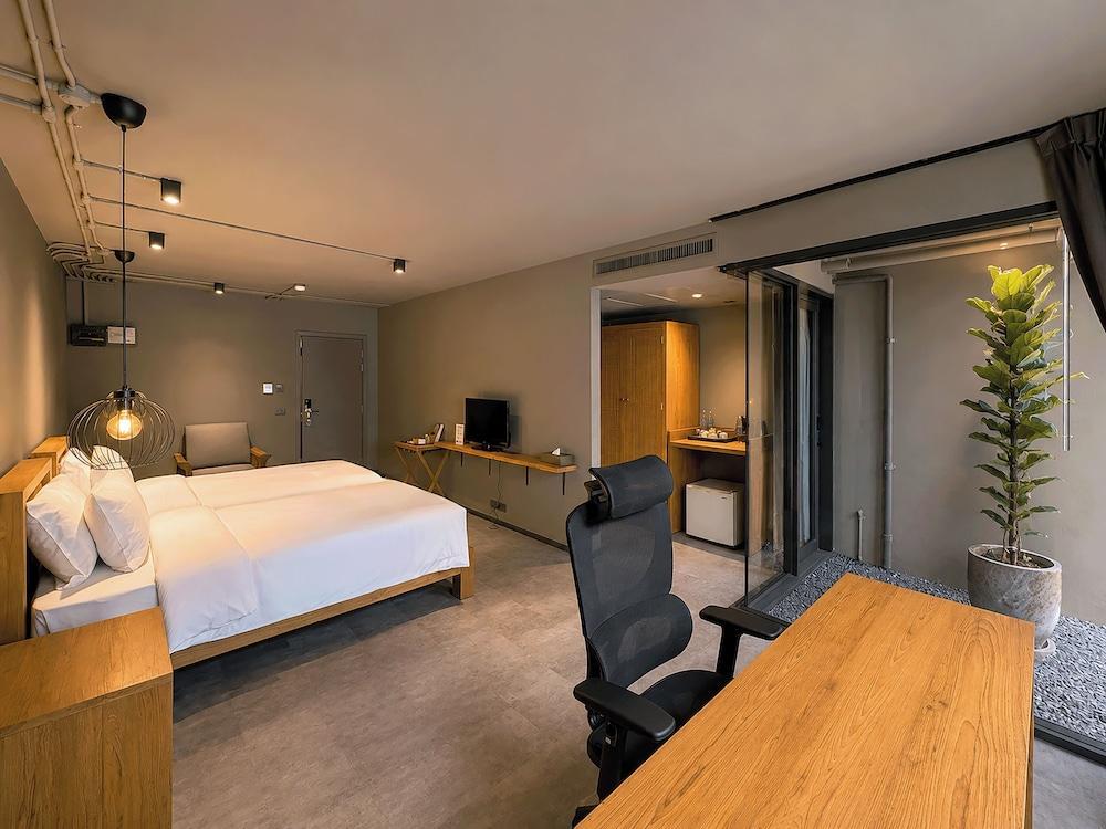 Centric Place Hotel Room Type - Deluxe Twin