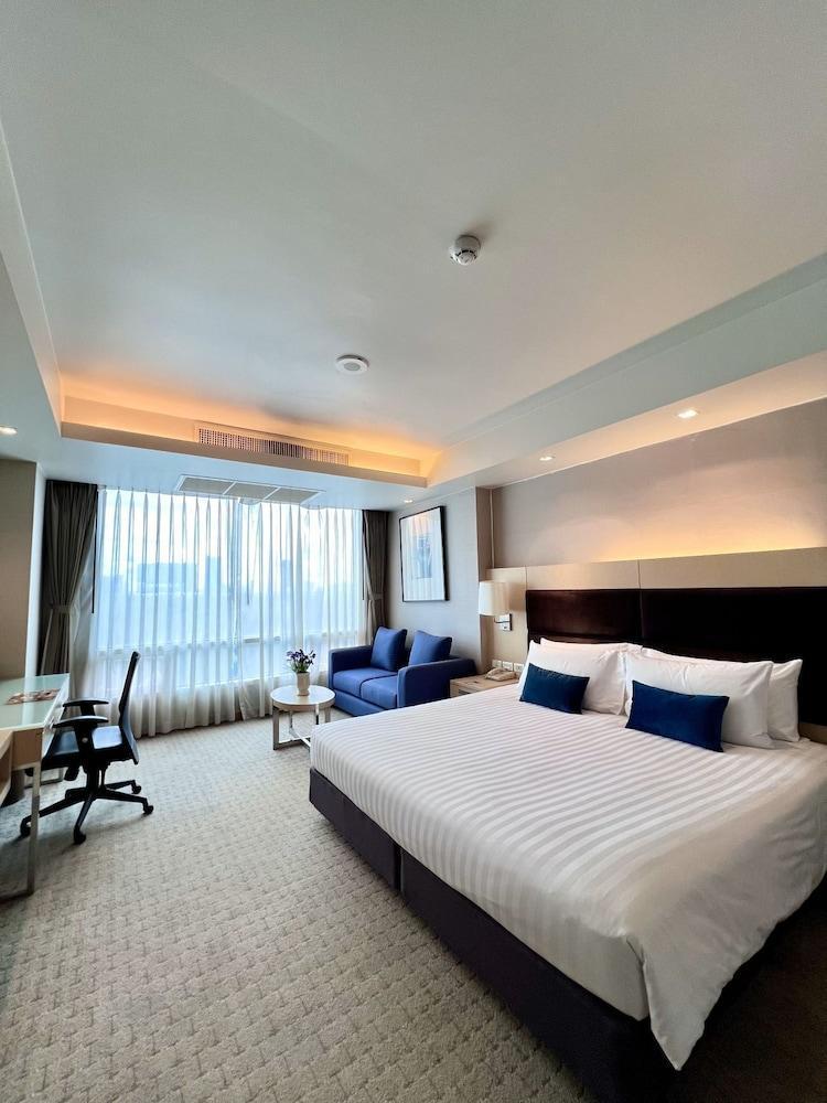 Sora Resort & Suites Sukhumvit Room Type - Premium Room (Lake View)