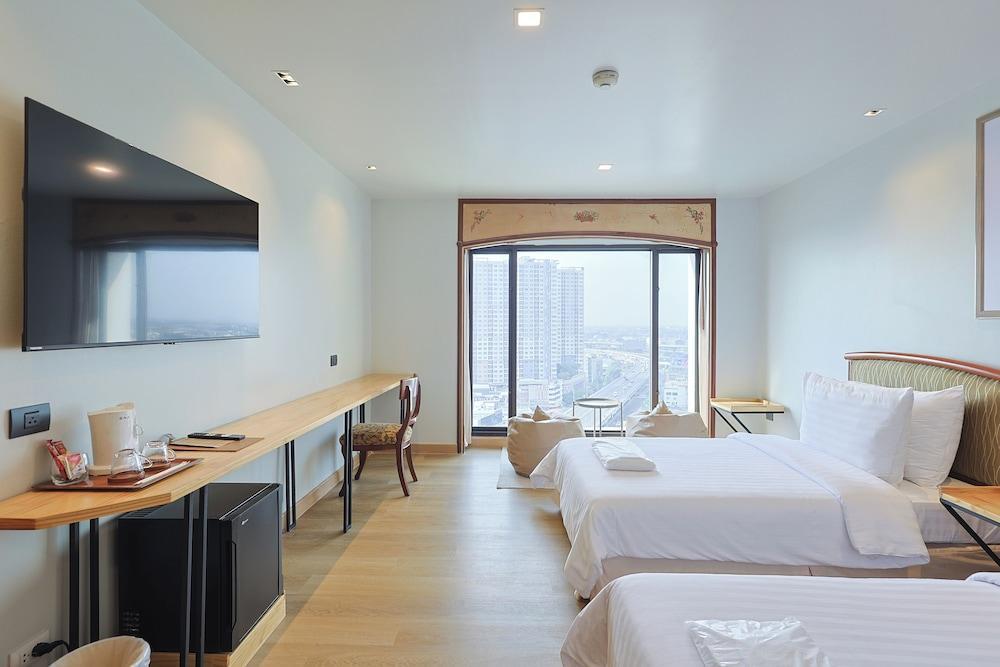 The Royal City Hotel Room Type - Deluxe Twin Room