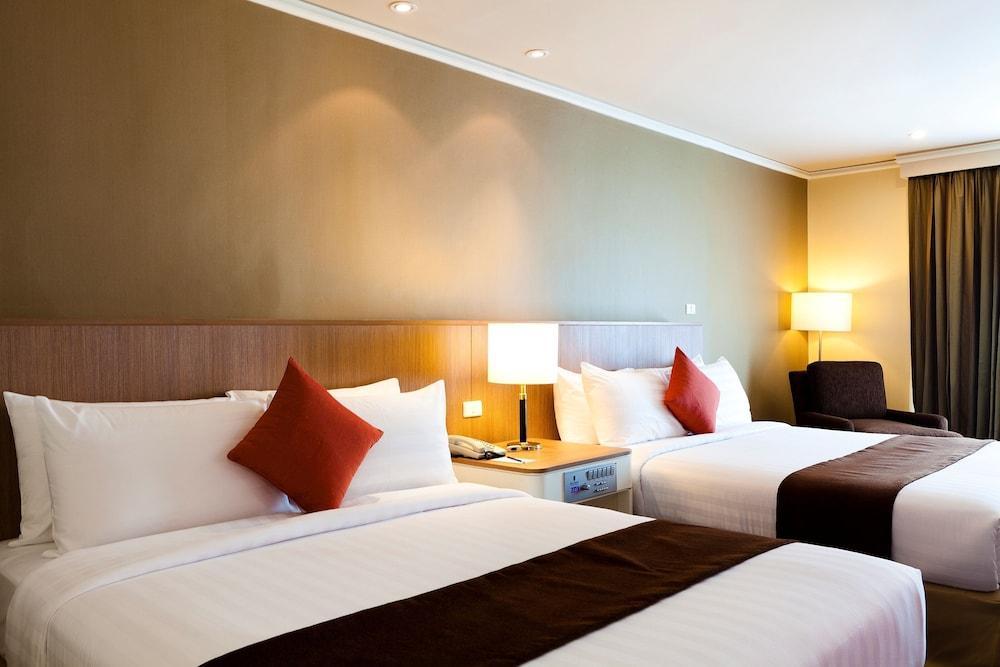 Royal Princess Larn Luang Room Type - Family Room, 2 Queen Beds,