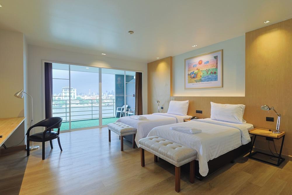 The Royal River Hotel Room Type - Premier Modern Room (River View)