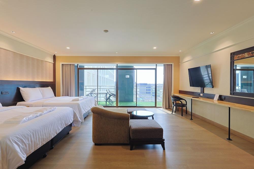 The Royal River Hotel Room Type - Superior Family Room (City View) The Royal River Hotel Room Type - Superior Family Room (City View)